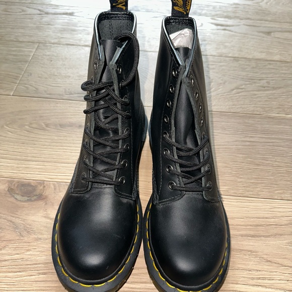 Martens Black Leather Boots 1460 Smooth Leather with Yellow
